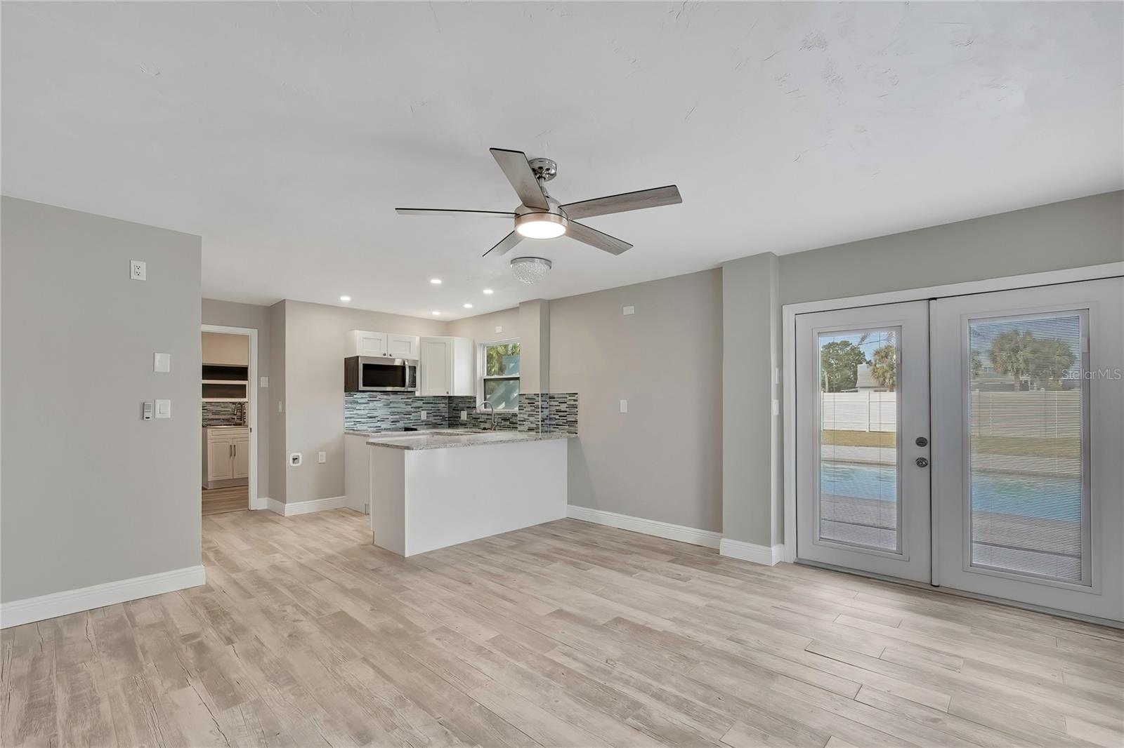 Image 52 of 67 For 6703 Seaview Boulevard