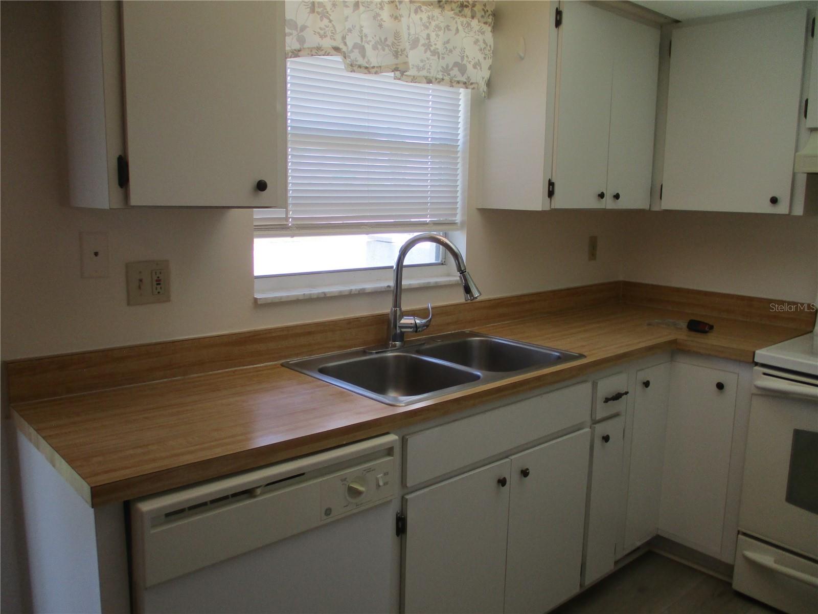 Image 6 of 18 For 1304 Lambdeth Court