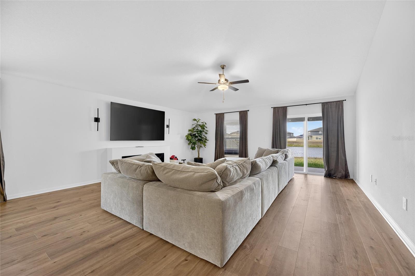 Image 15 of 78 For 13054 Violet Flame Avenue