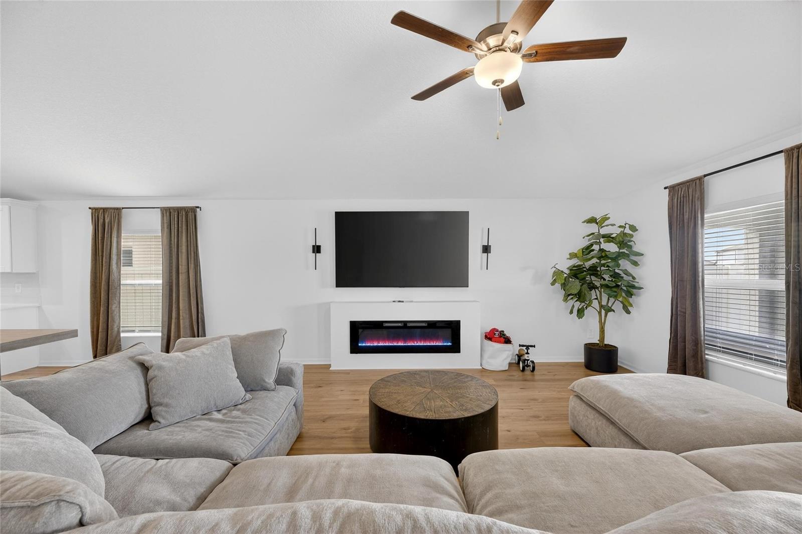 Image 16 of 78 For 13054 Violet Flame Avenue