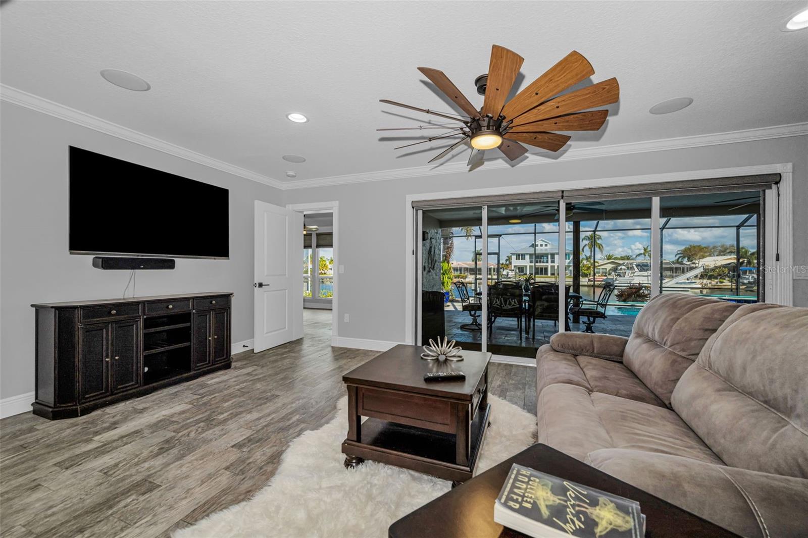 Listing photo id 8 for 4976 Galleon Court