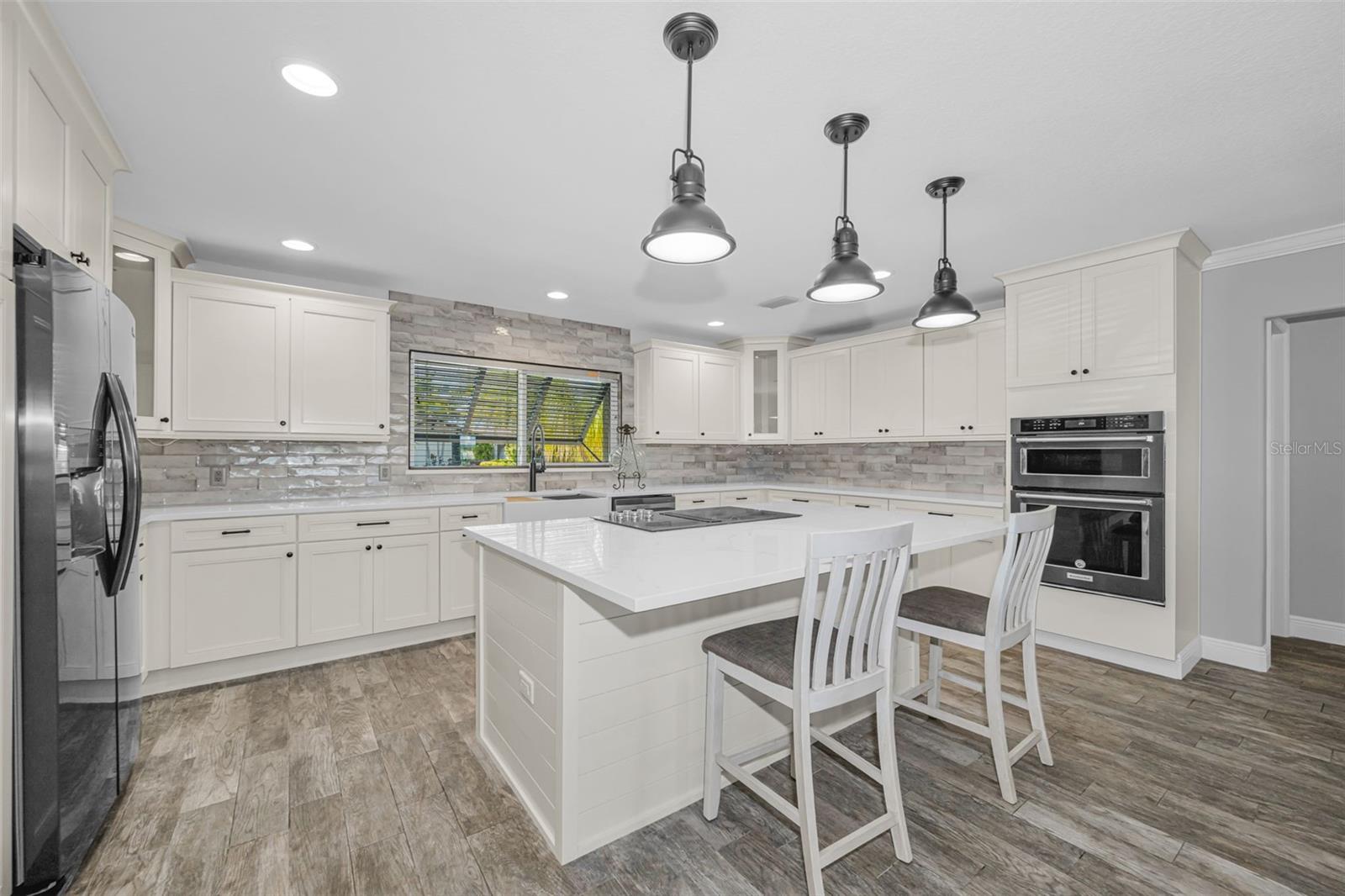 Listing photo id 10 for 4976 Galleon Court