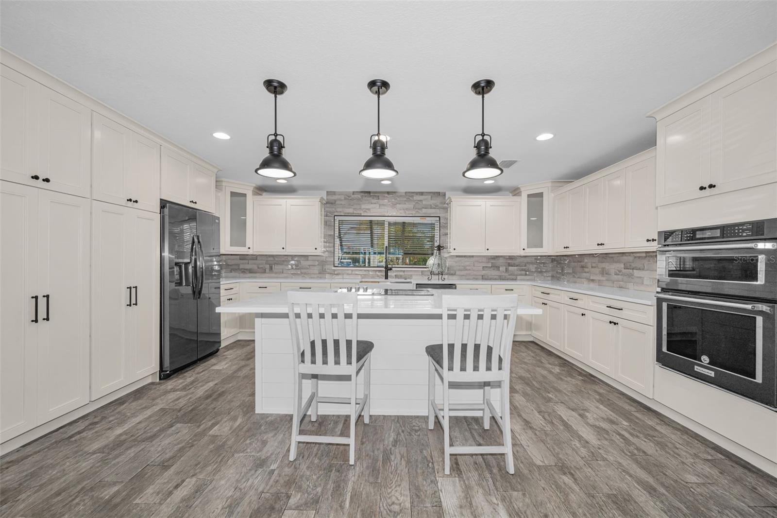 Listing photo id 11 for 4976 Galleon Court