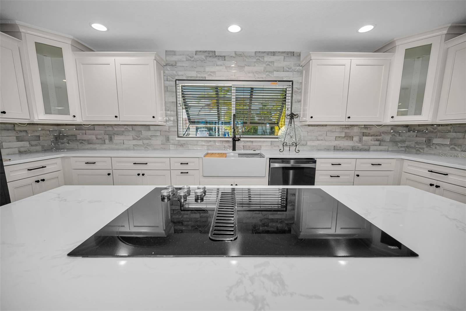 Listing photo id 13 for 4976 Galleon Court