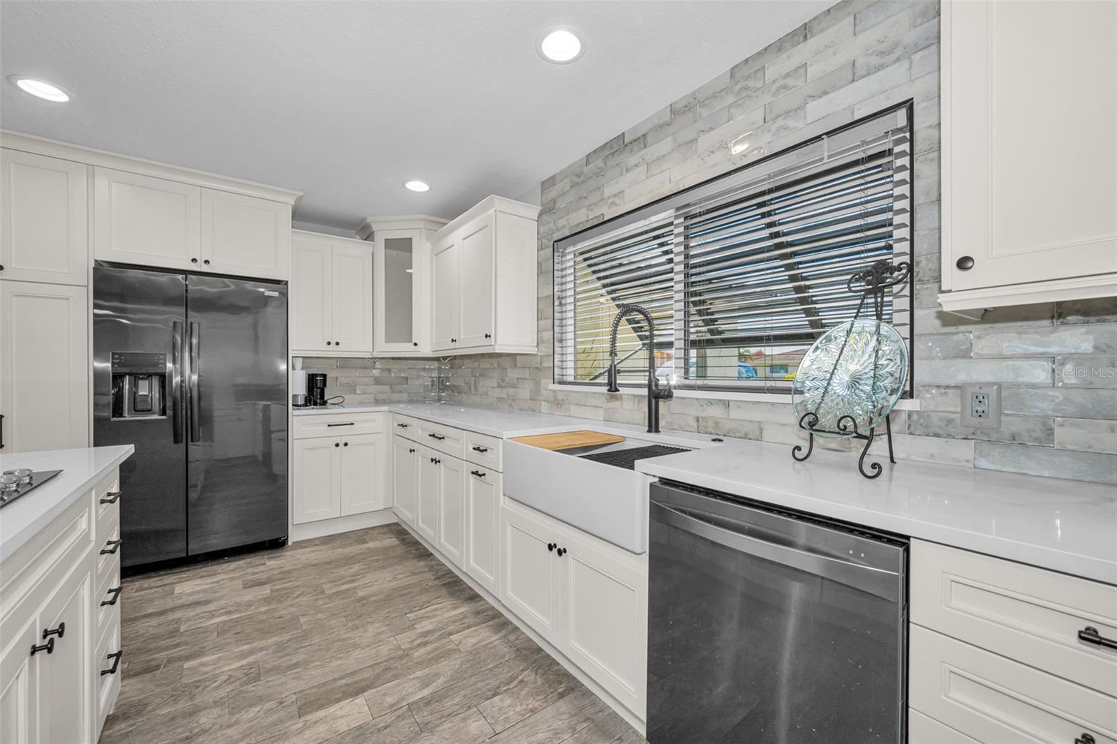 Listing photo id 15 for 4976 Galleon Court