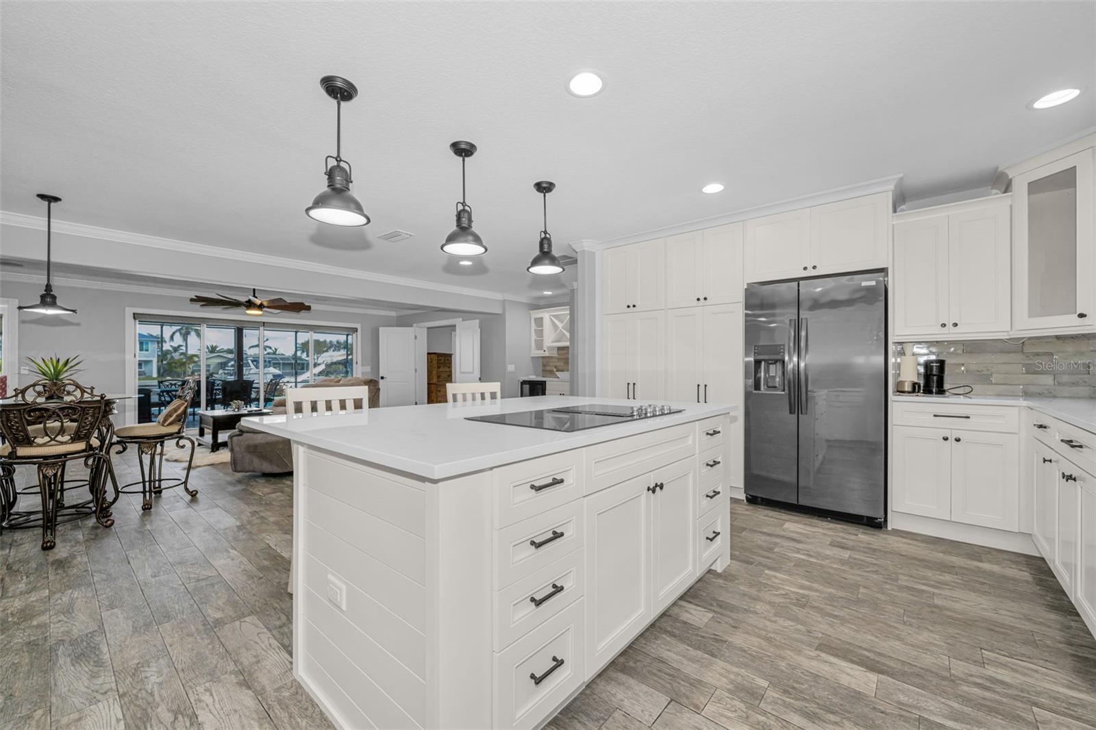 Listing photo id 17 for 4976 Galleon Court