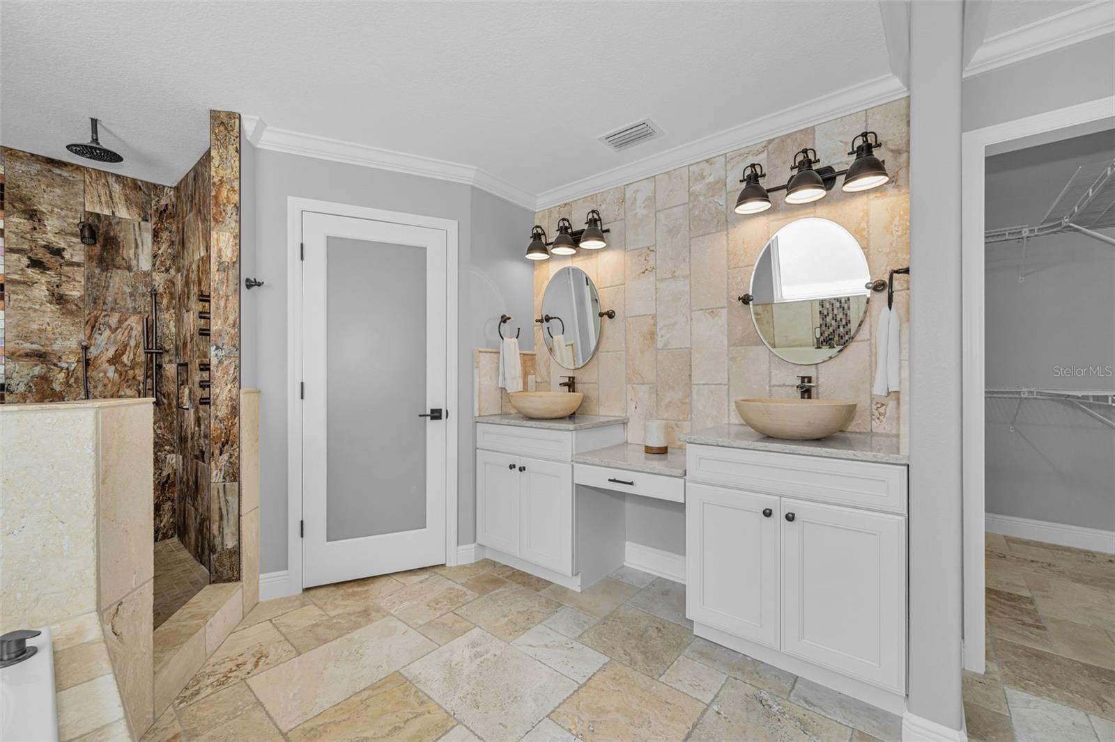 Listing photo id 23 for 4976 Galleon Court