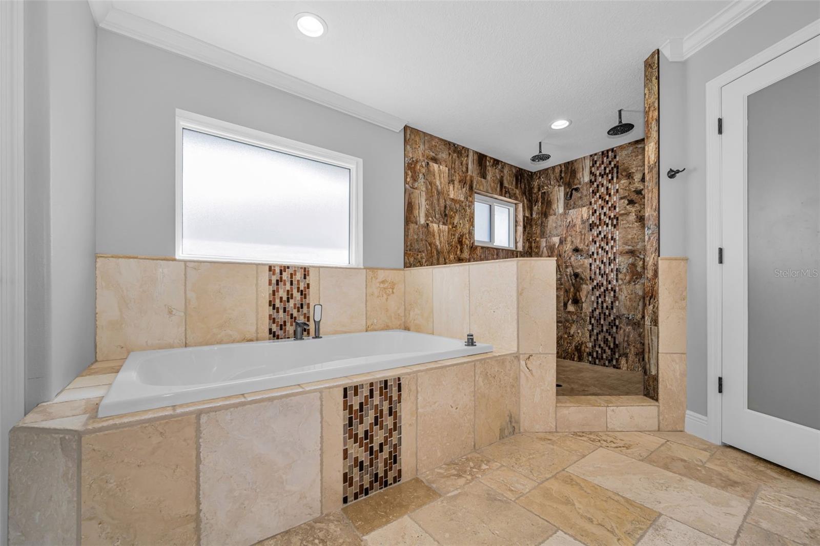 Listing photo id 24 for 4976 Galleon Court