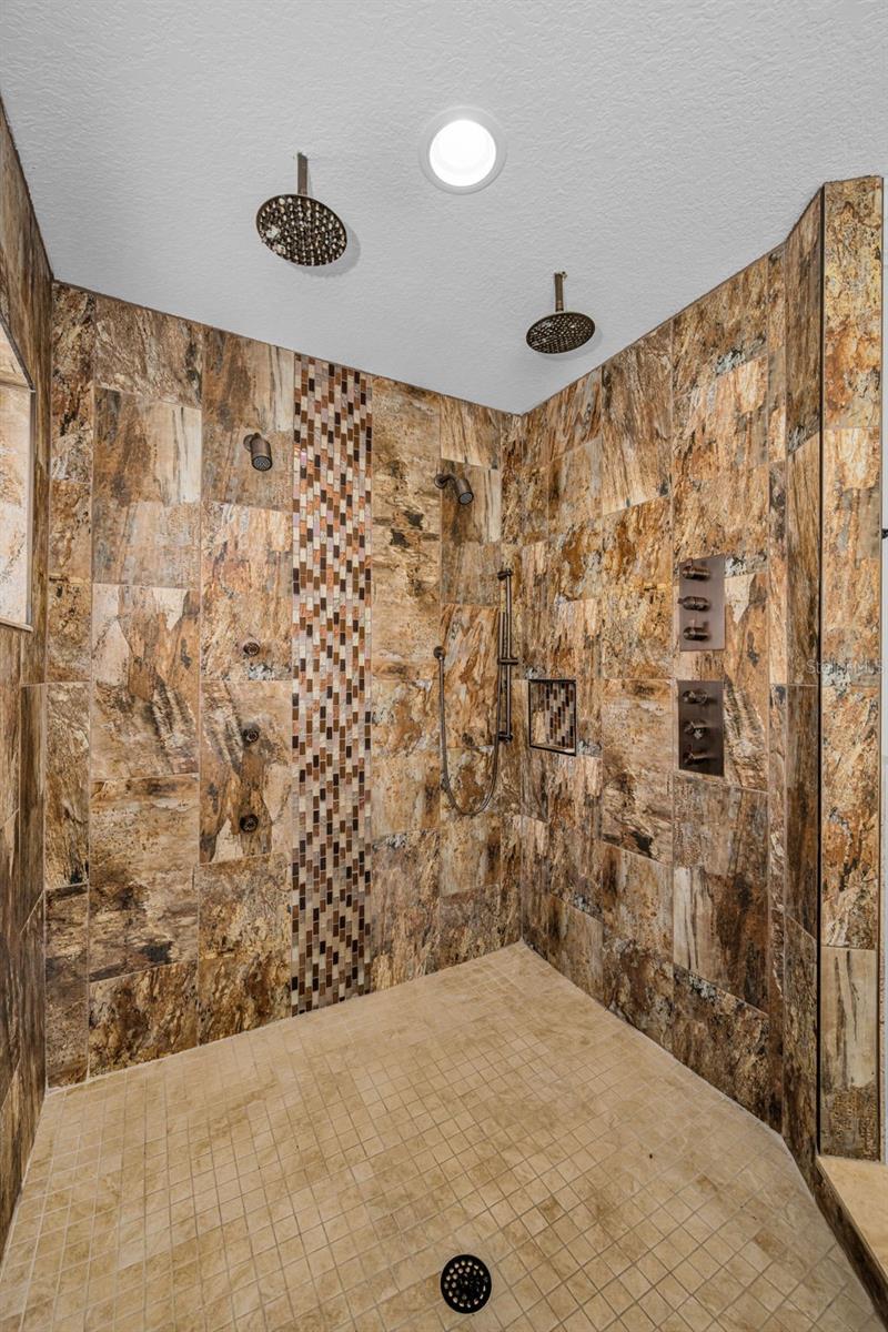 Listing photo id 25 for 4976 Galleon Court