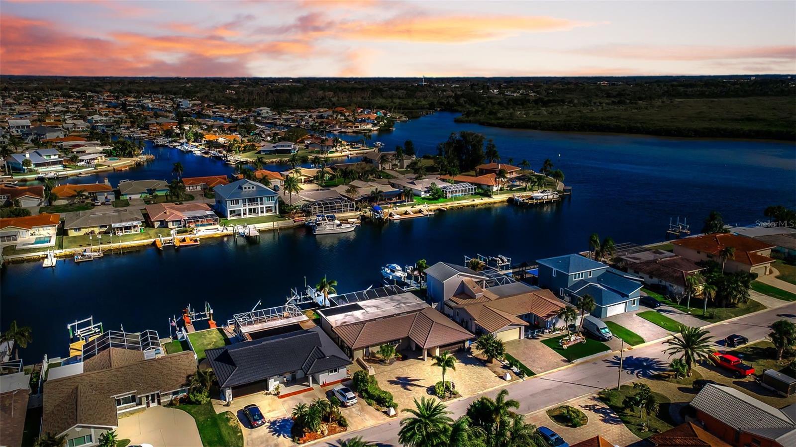 Listing photo id 1 for 4976 Galleon Court