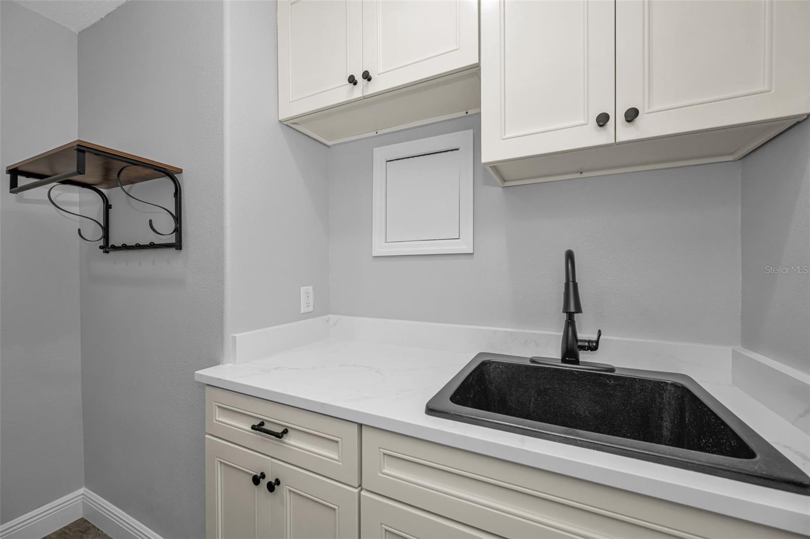 Listing photo id 31 for 4976 Galleon Court