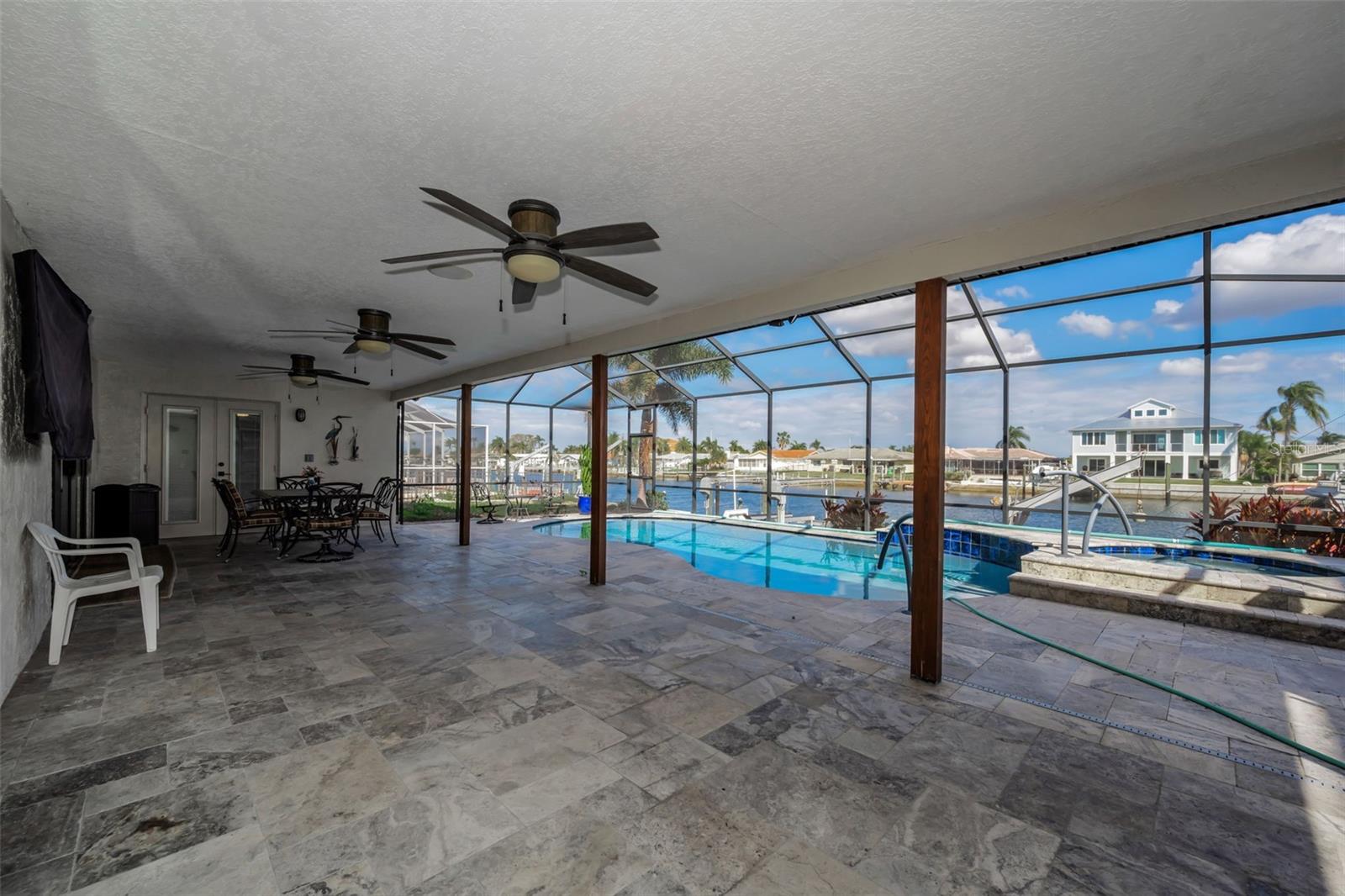 Listing photo id 32 for 4976 Galleon Court