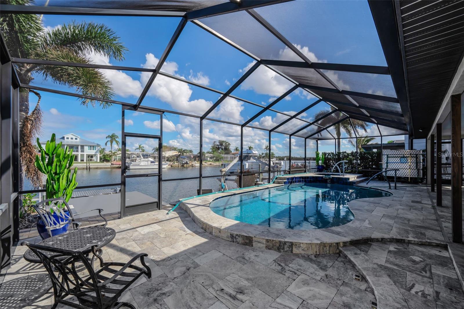 Listing photo id 37 for 4976 Galleon Court