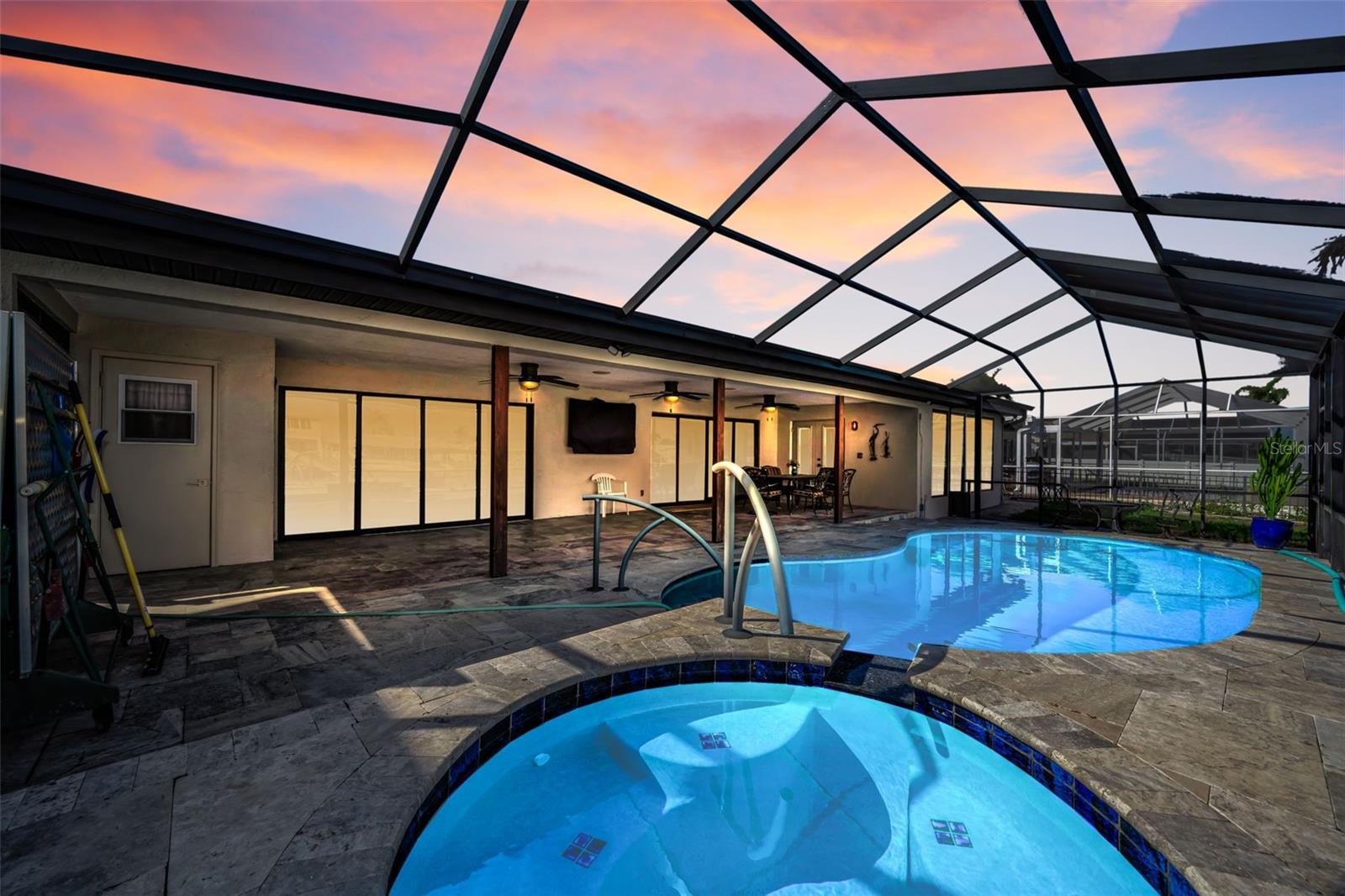 Listing photo id 39 for 4976 Galleon Court