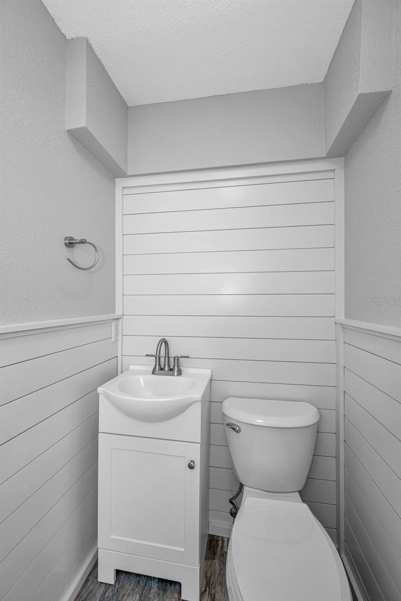 Listing photo id 41 for 4976 Galleon Court