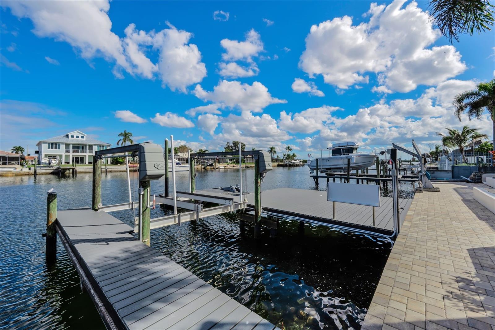 Listing photo id 46 for 4976 Galleon Court