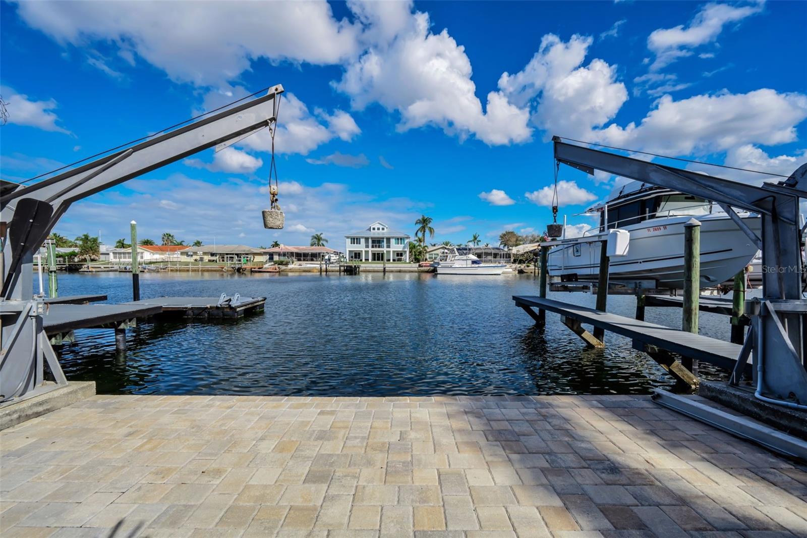 Listing photo id 49 for 4976 Galleon Court