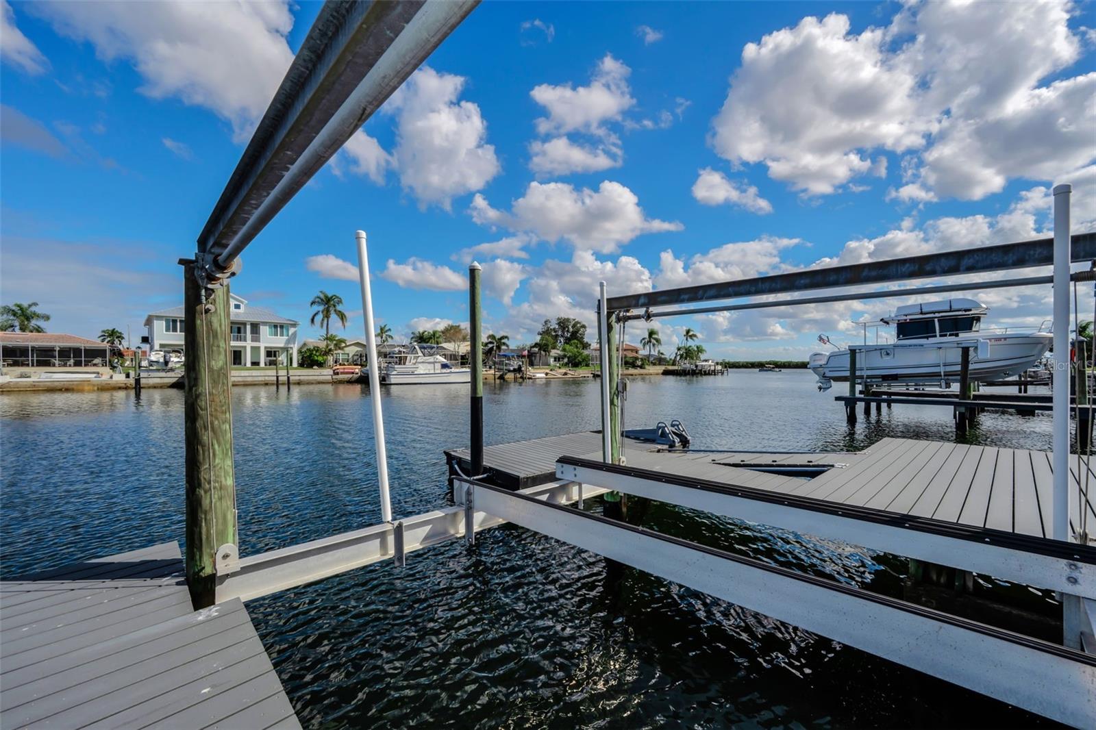 Listing photo id 50 for 4976 Galleon Court