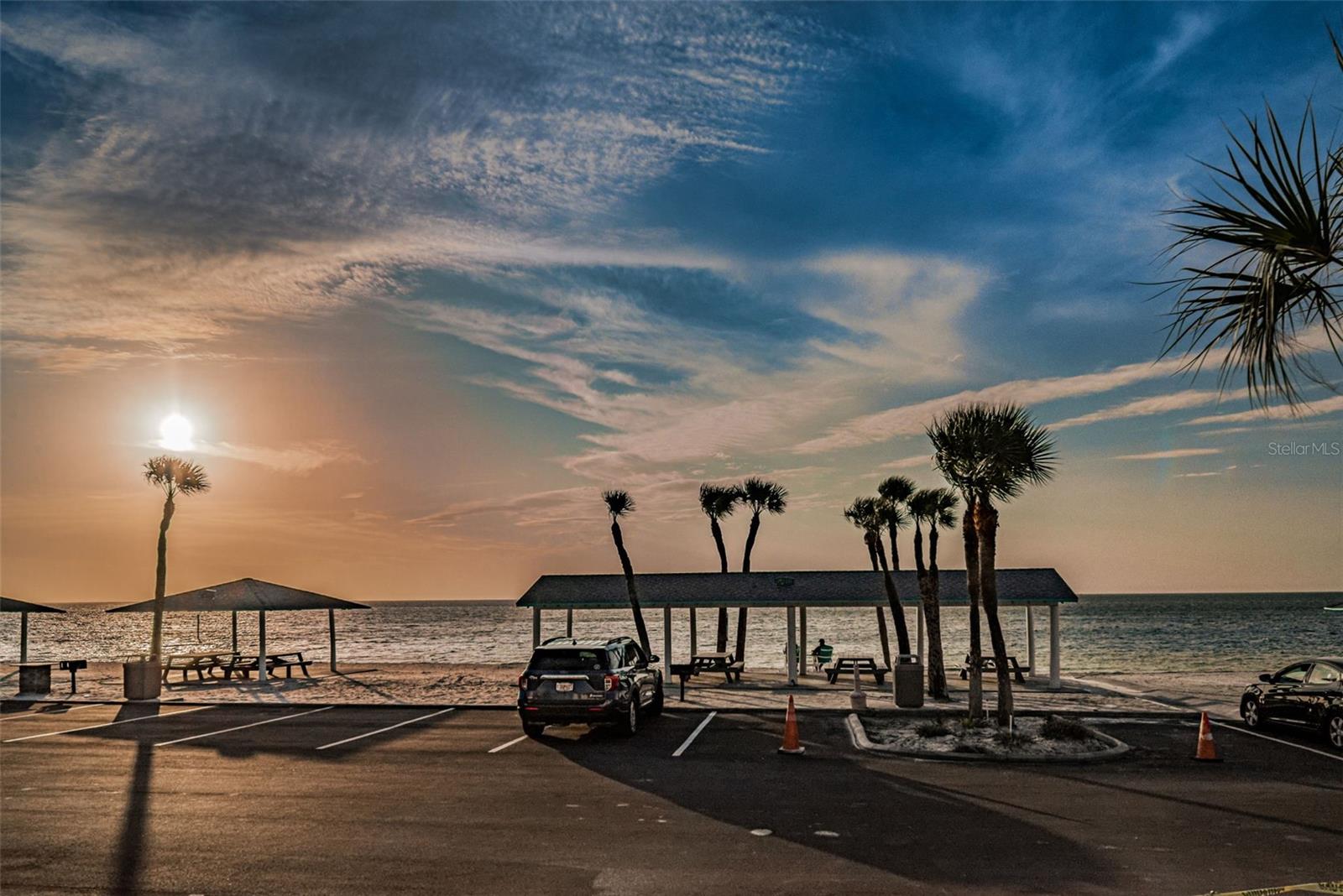 Listing photo id 71 for 4976 Galleon Court