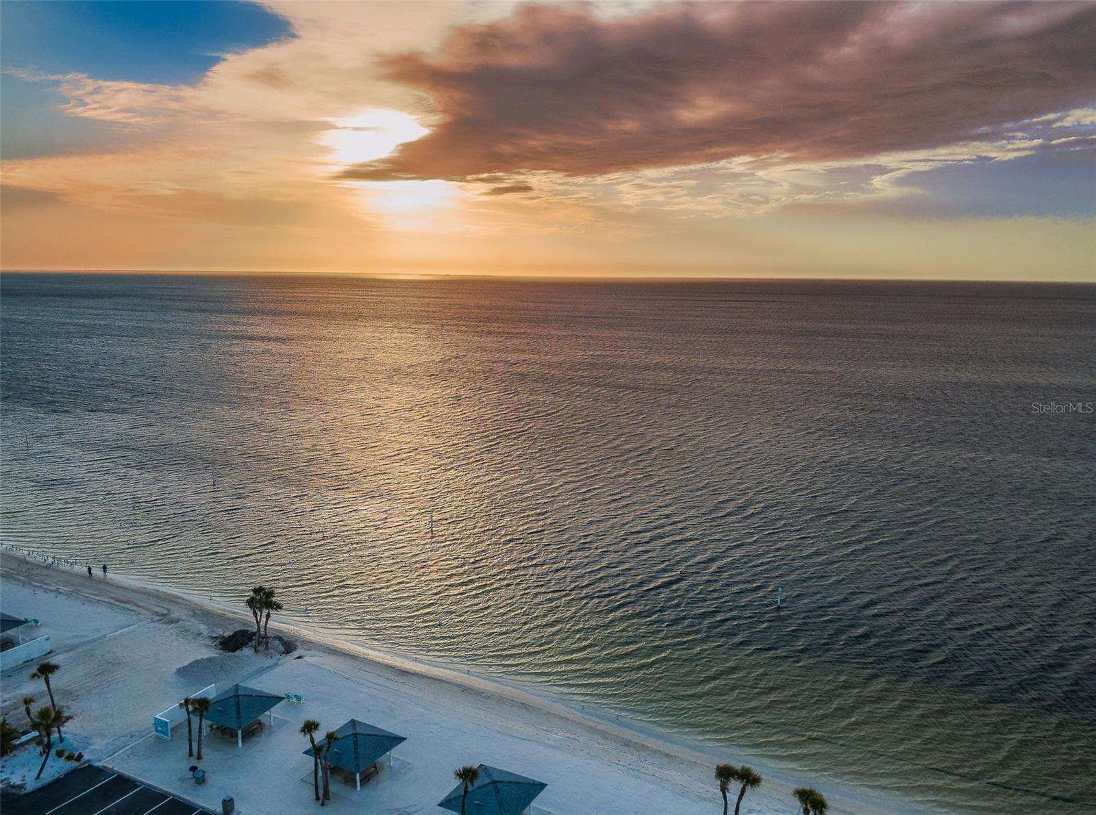 Listing photo id 72 for 4976 Galleon Court