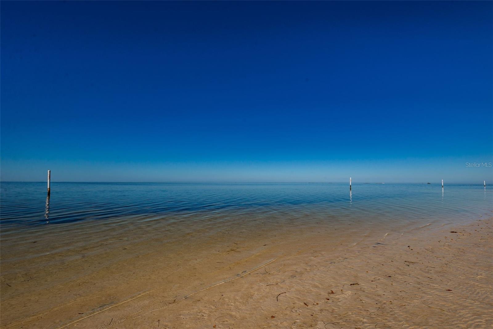 Listing photo id 73 for 4976 Galleon Court