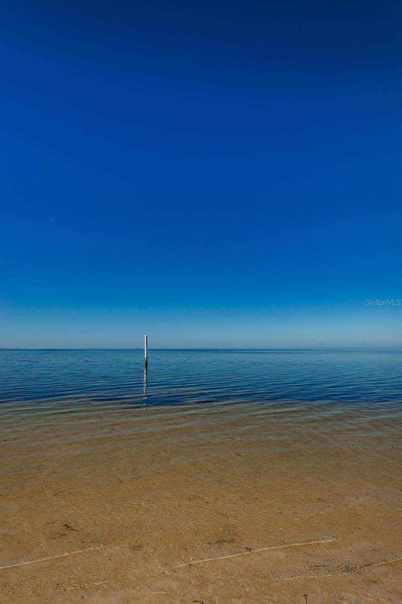 Listing photo id 75 for 4976 Galleon Court