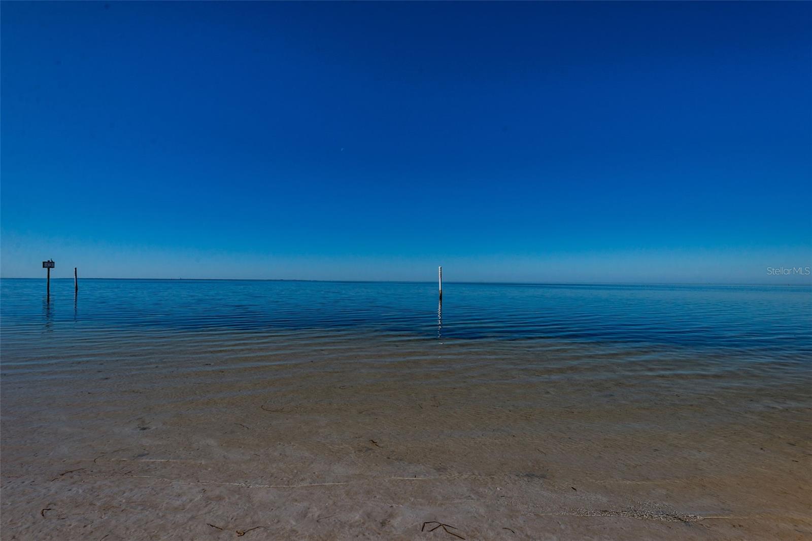 Listing photo id 76 for 4976 Galleon Court