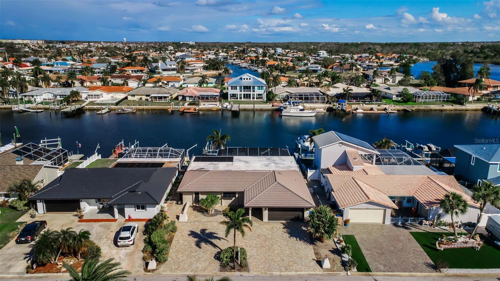 Listing photo id 79 for 4976 Galleon Court