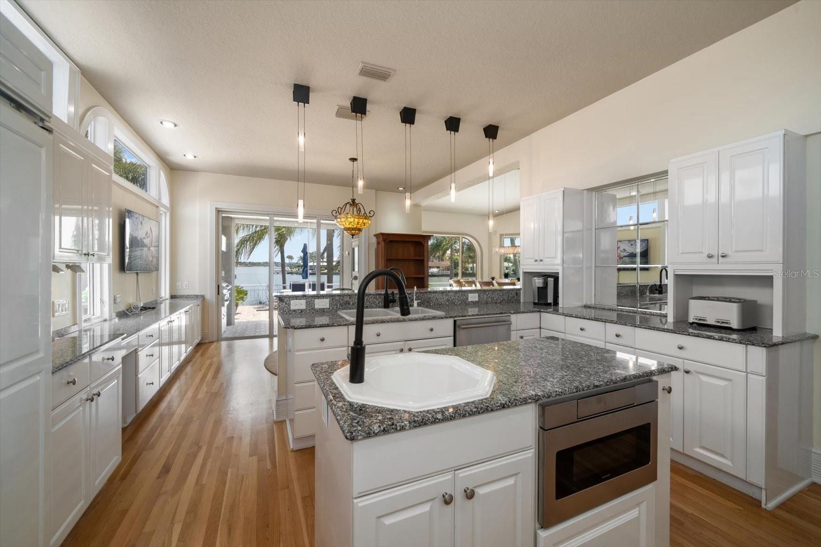 Image 18 of 84 For 2247 Donato Drive