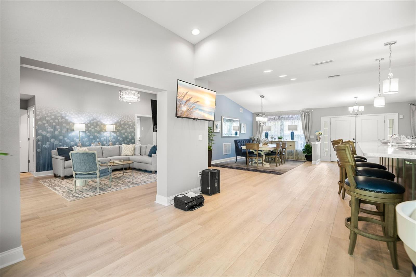 Image 11 of 54 For 8 Ambleside Drive