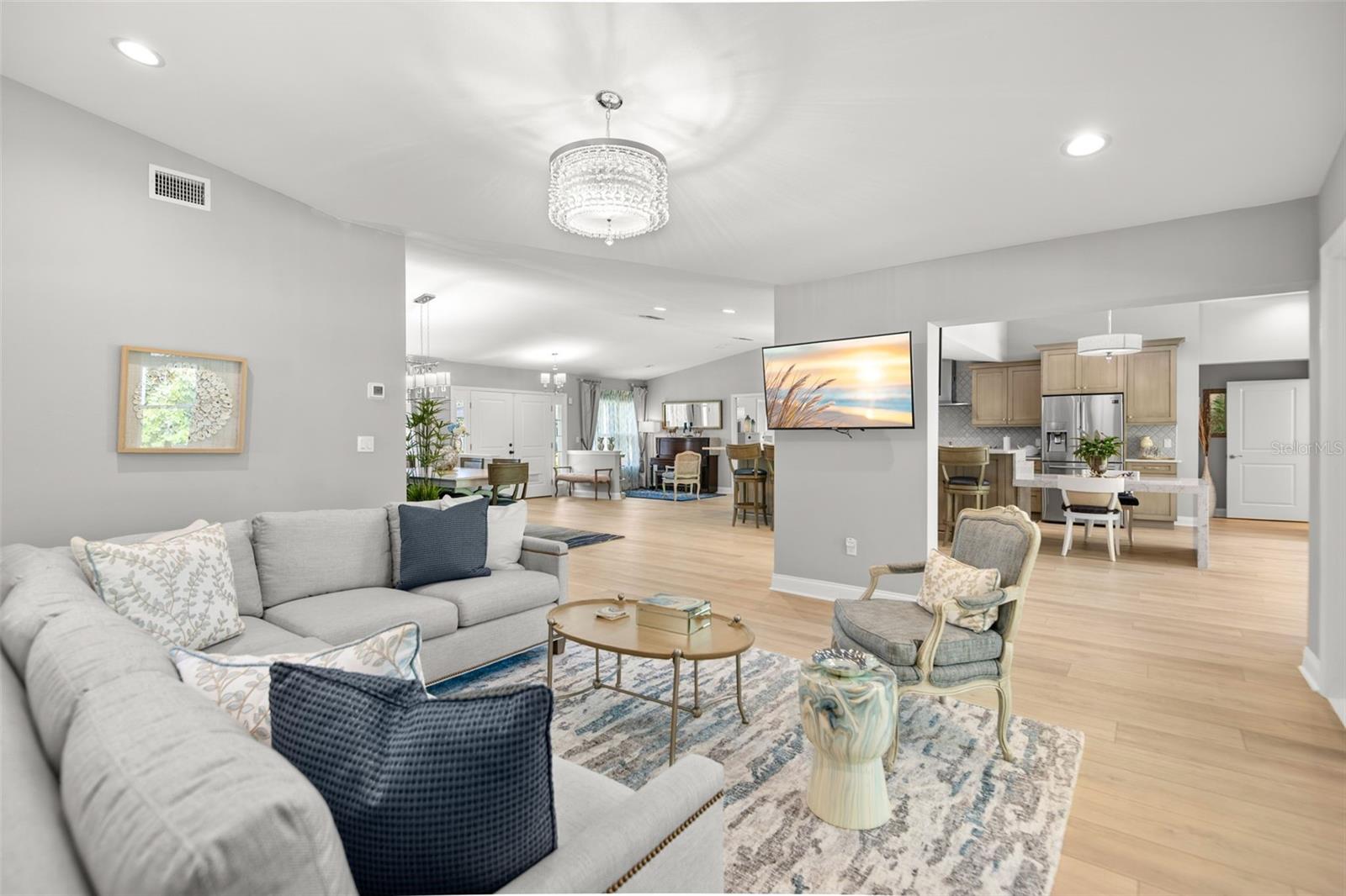 Image 14 of 54 For 8 Ambleside Drive