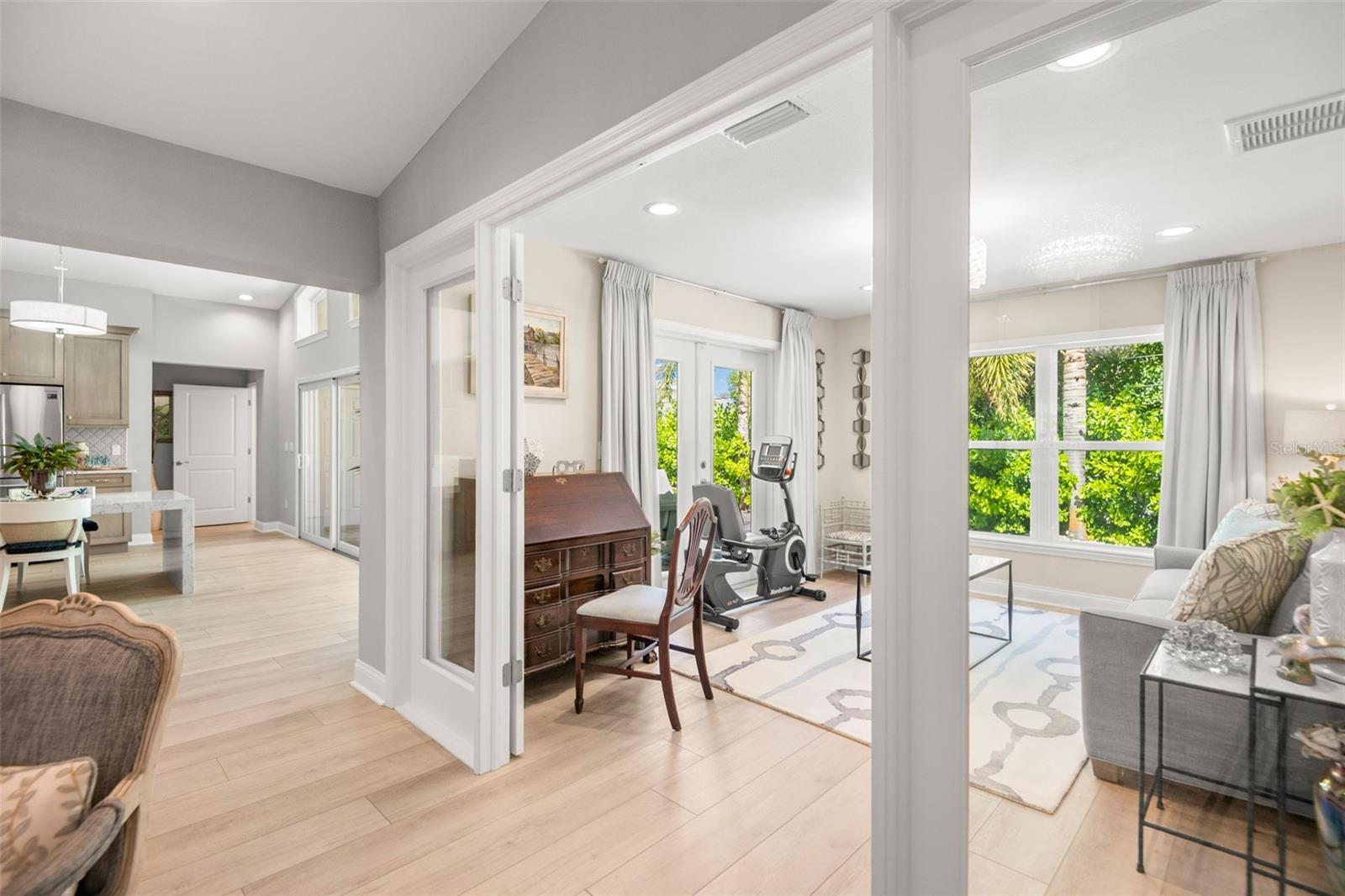 Image 22 of 54 For 8 Ambleside Drive