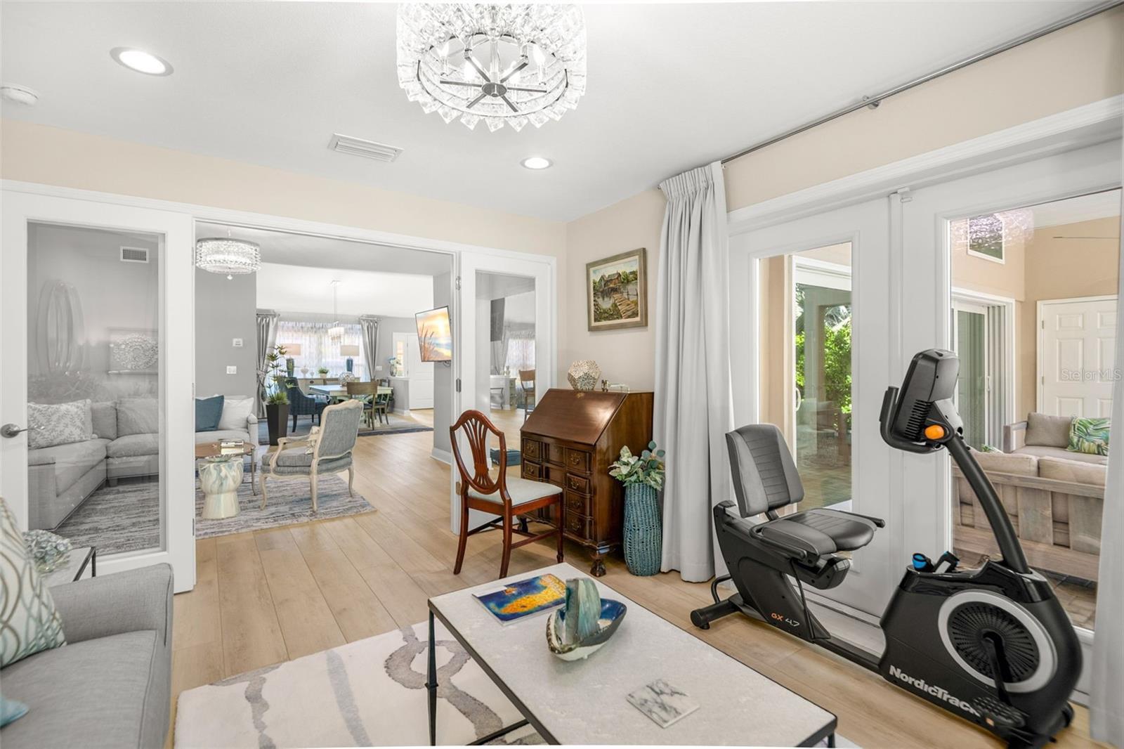 Image 25 of 54 For 8 Ambleside Drive