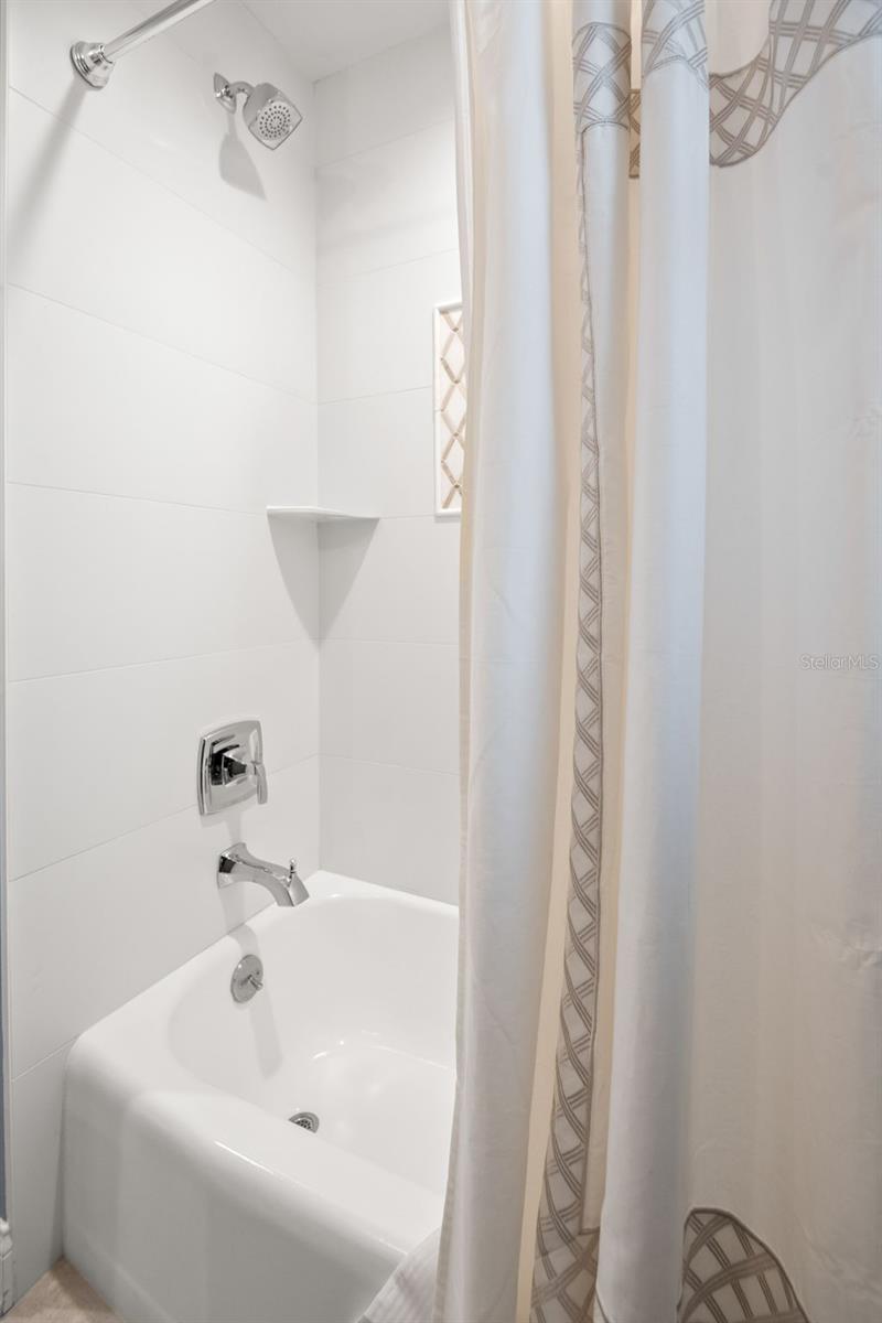 Image 27 of 54 For 8 Ambleside Drive