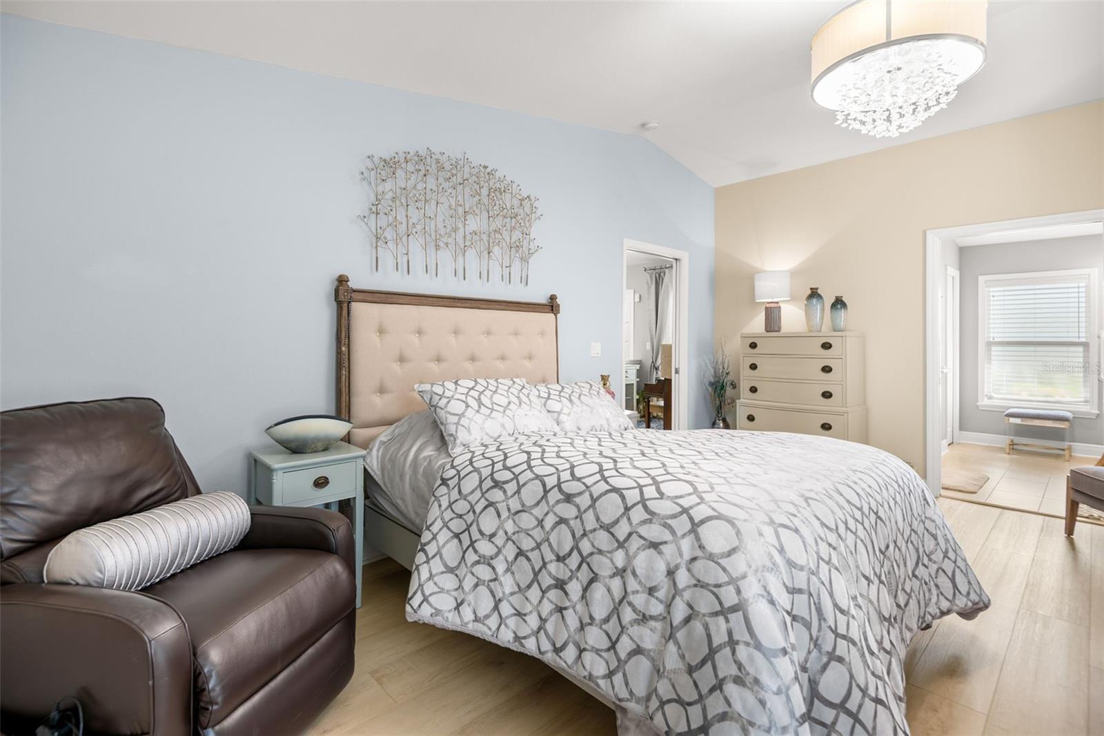 Image 29 of 54 For 8 Ambleside Drive