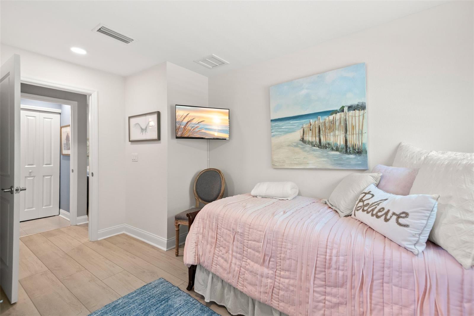 Image 41 of 54 For 8 Ambleside Drive