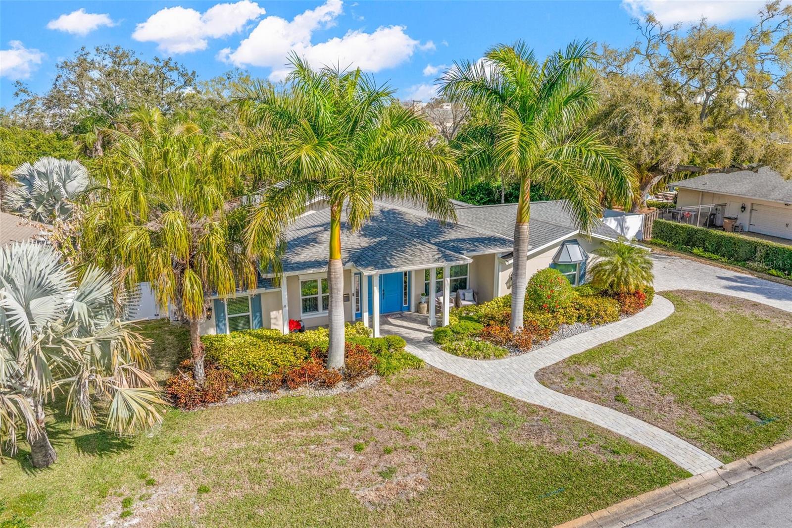 Image 44 of 54 For 8 Ambleside Drive