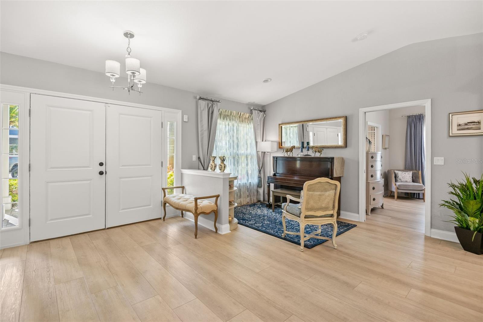 Image 9 of 54 For 8 Ambleside Drive