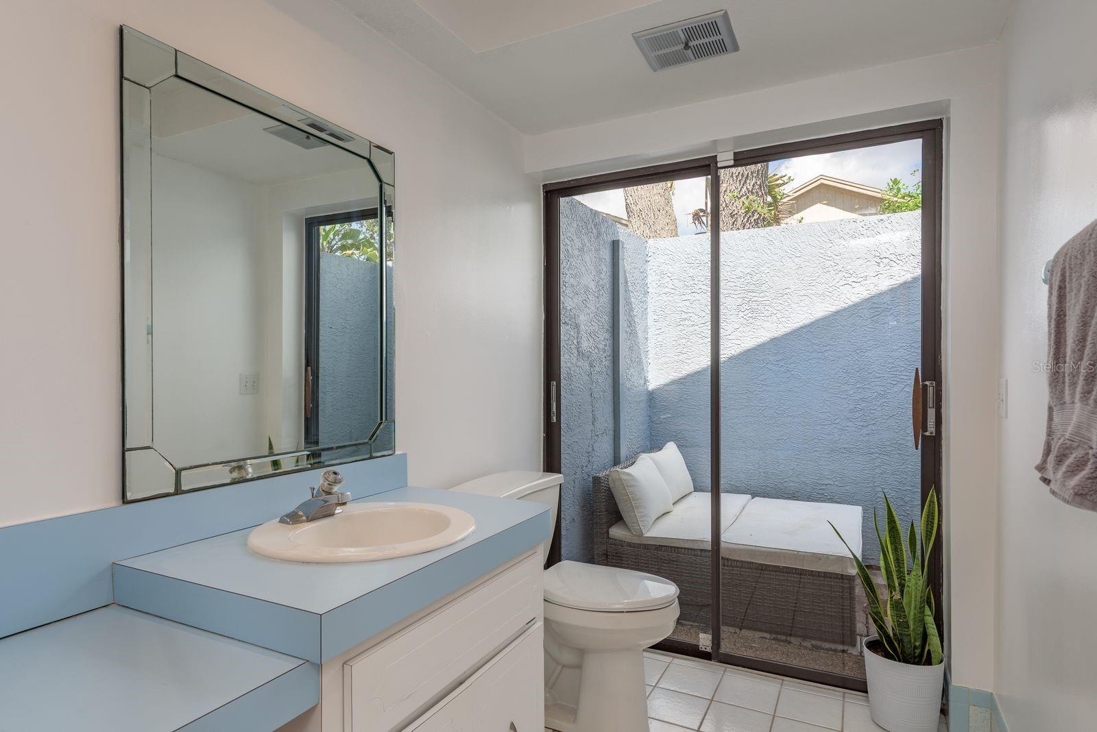 Listing photo id 12 for 2830 Valencia Lane W