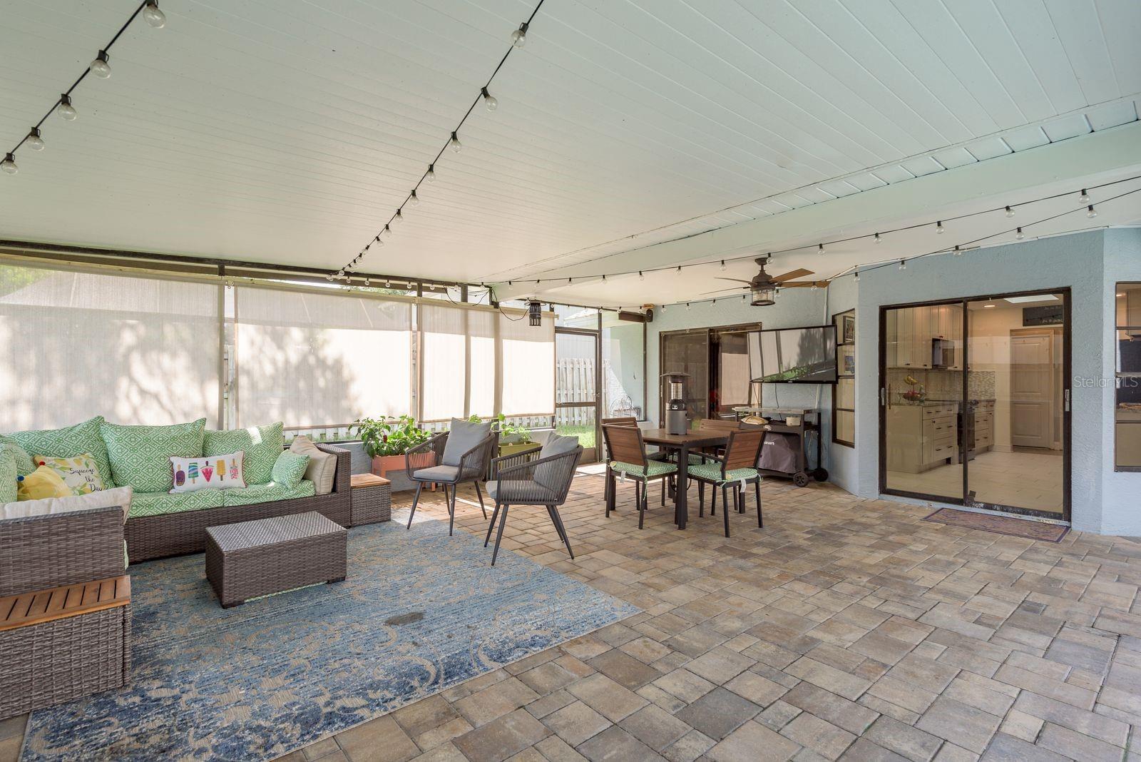 Listing photo id 24 for 2830 Valencia Lane W