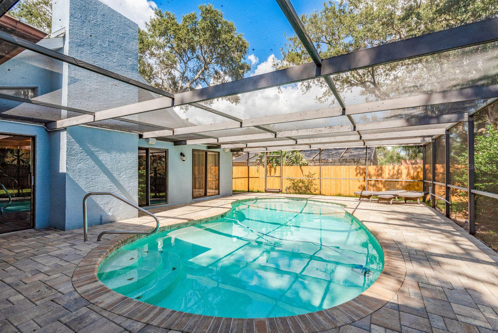 Listing photo id 25 for 2830 Valencia Lane W