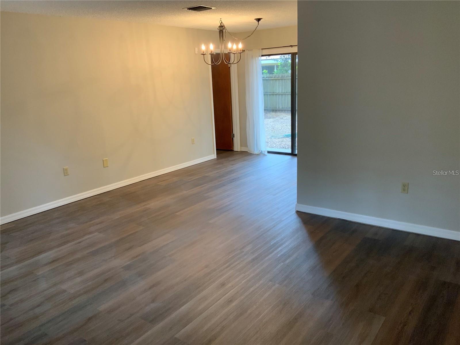 Image 4 of 25 For 2067 Red Cedar Lane