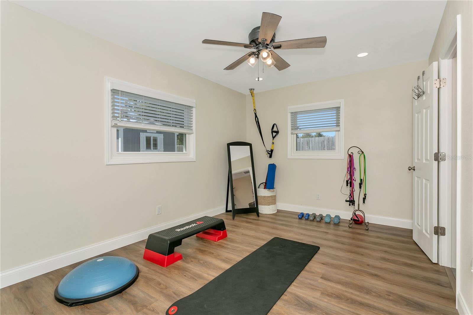 Image 11 of 59 For 13596 Croft Drive N