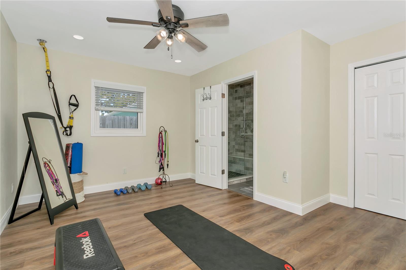 Image 12 of 59 For 13596 Croft Drive N