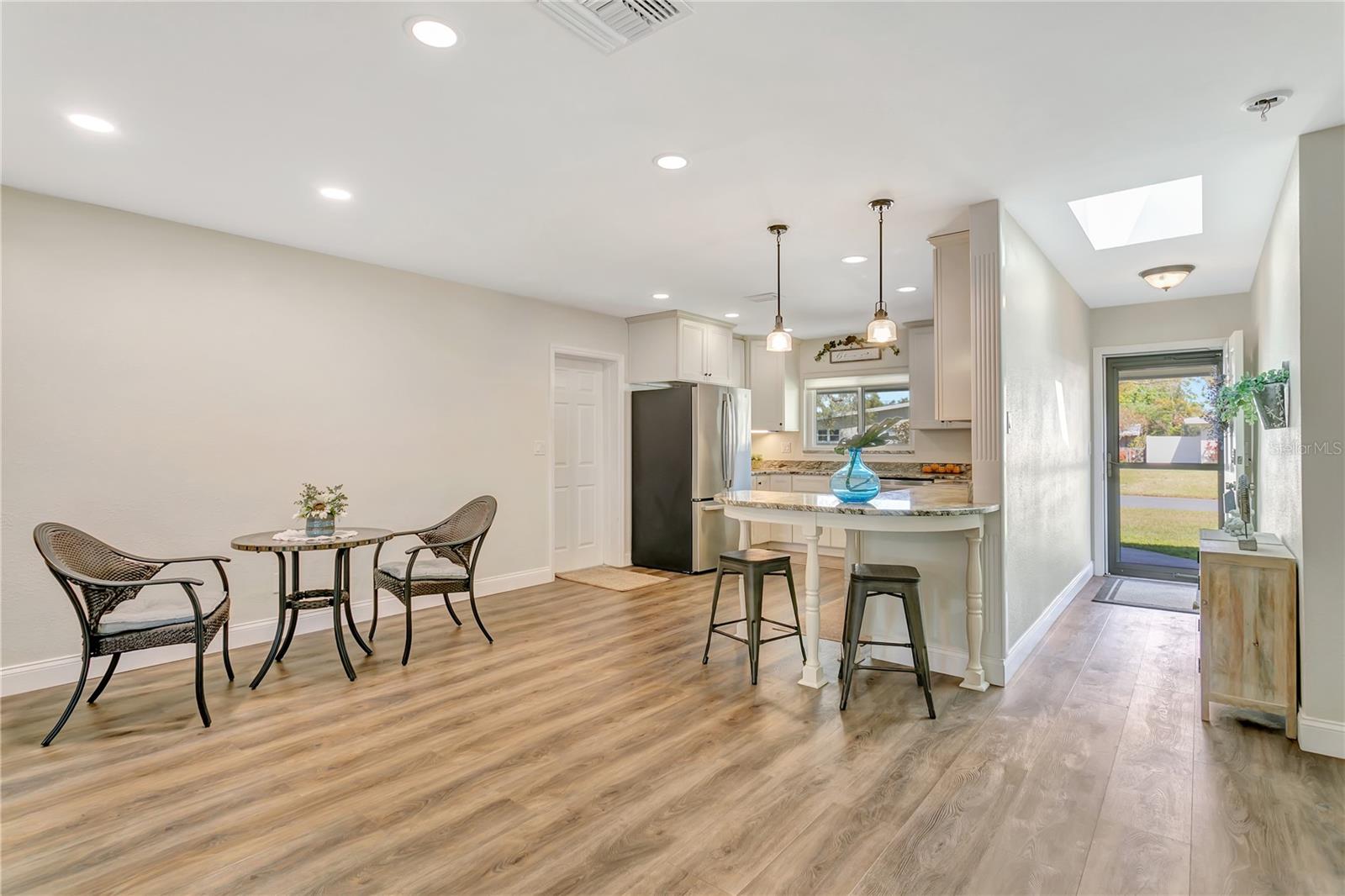 Image 16 of 59 For 13596 Croft Drive N