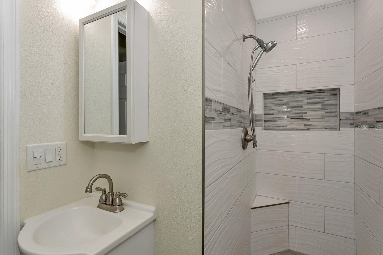 Image 20 of 59 For 13596 Croft Drive N