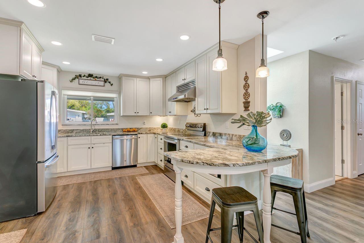 Image 21 of 59 For 13596 Croft Drive N