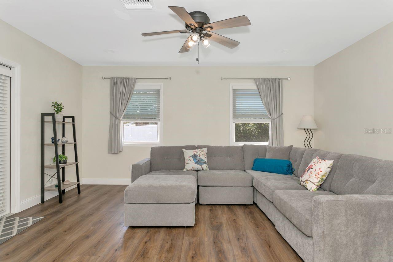 Image 26 of 59 For 13596 Croft Drive N