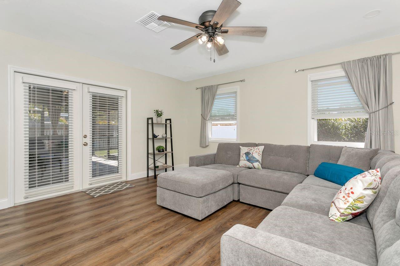 Image 28 of 59 For 13596 Croft Drive N