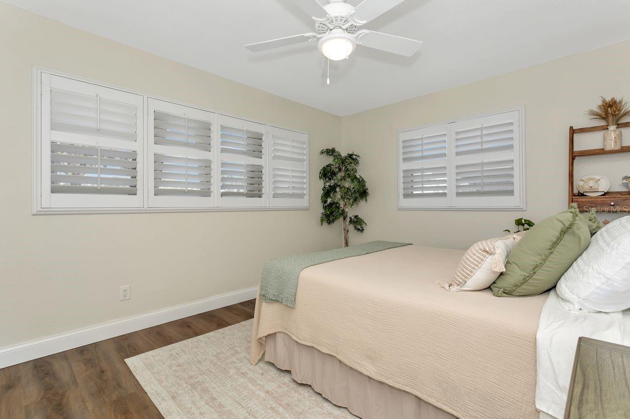 Image 30 of 59 For 13596 Croft Drive N